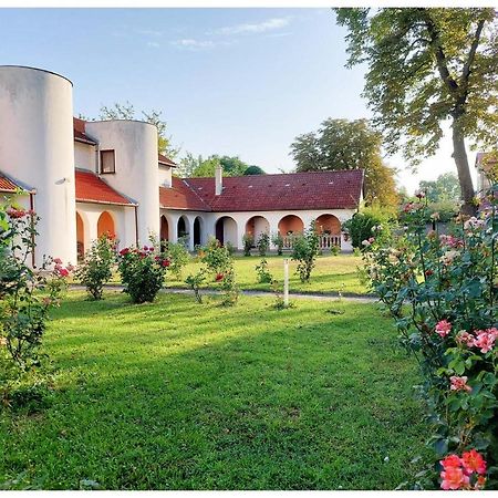 Gosztonyi Villa Siofok Luaran gambar