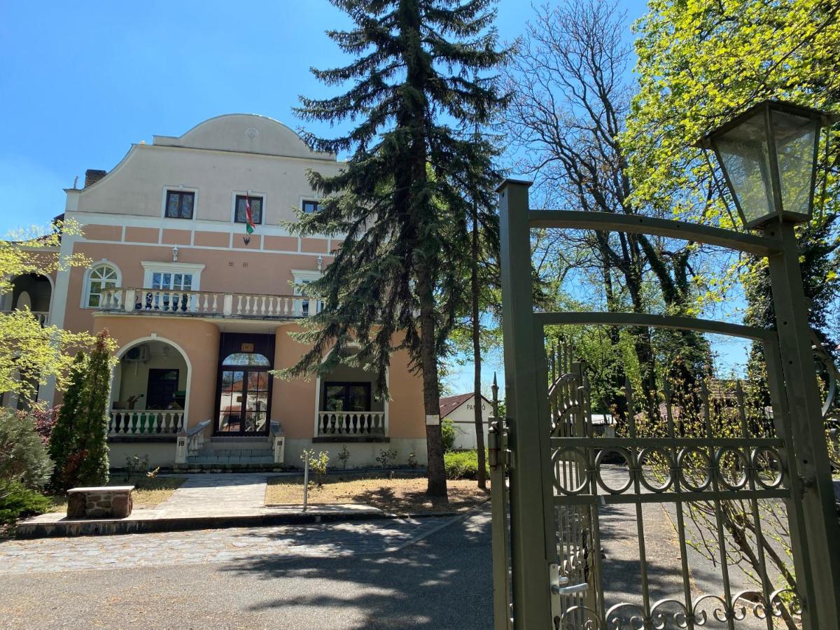 Gosztonyi Villa Siofok Luaran gambar